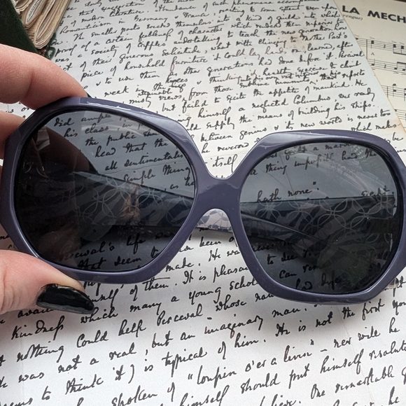 Purple Juicy Couture Round Sunglasses with Thick Frames - Picture 5 of 11